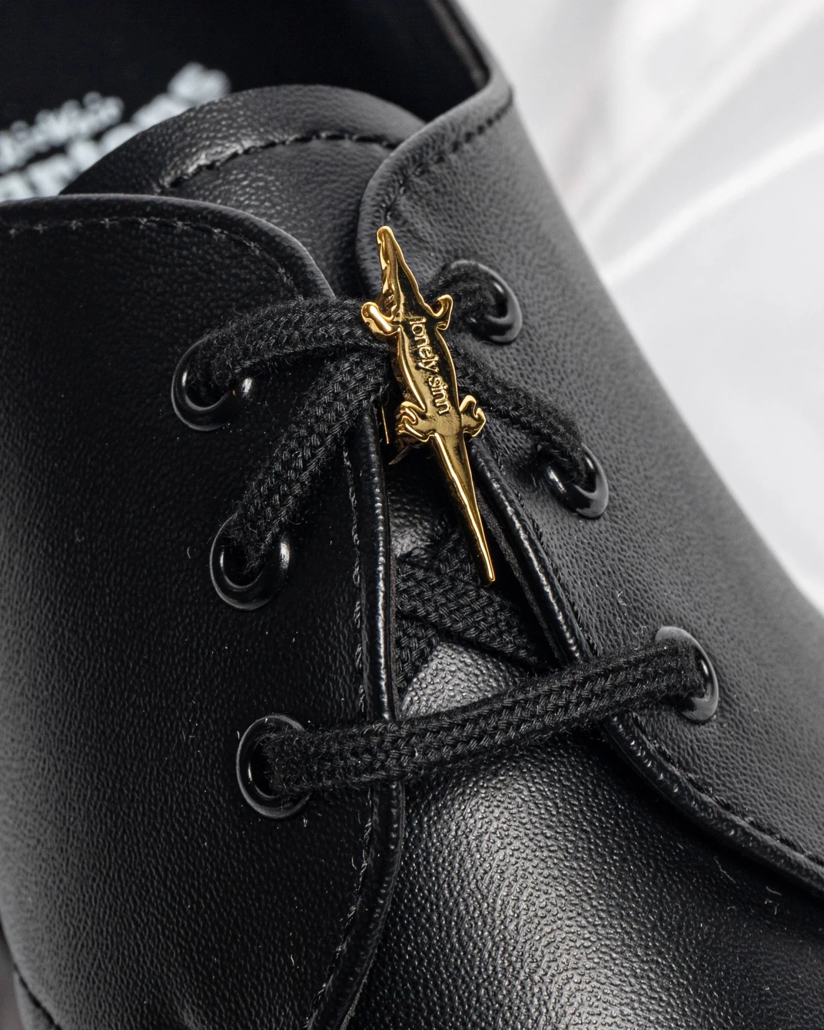 Kroc Shoe Pendant Gold - Image 4